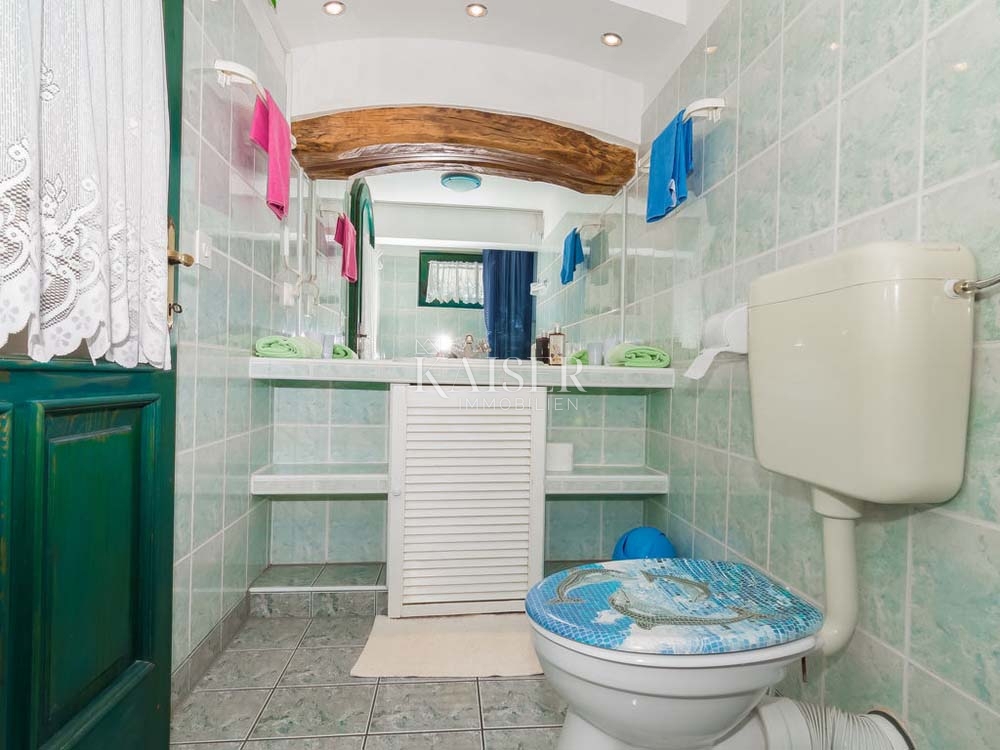 Brseč, kamnita vila z bazenom