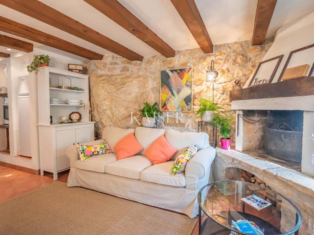 Brseč, kamnita vila z bazenom