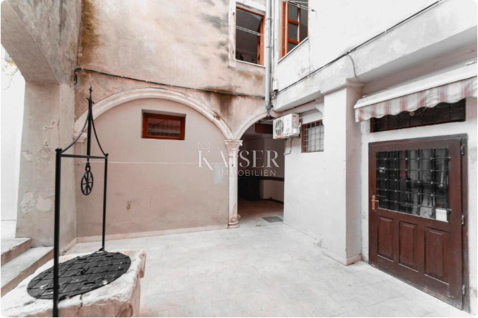 Zadar – Poluotok | Elegantno opremljeno 3-sobno stanovanje v zgodovinskem središču