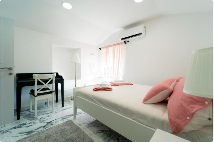 Zadar – Poluotok | Elegantno opremljeno 3-sobno stanovanje v zgodovinskem središču