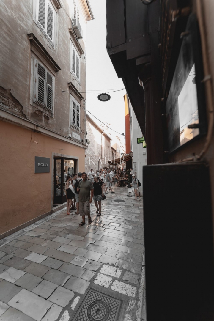 Zadar – Poluotok | Elegantno opremljeno 3-sobno stanovanje v zgodovinskem središču