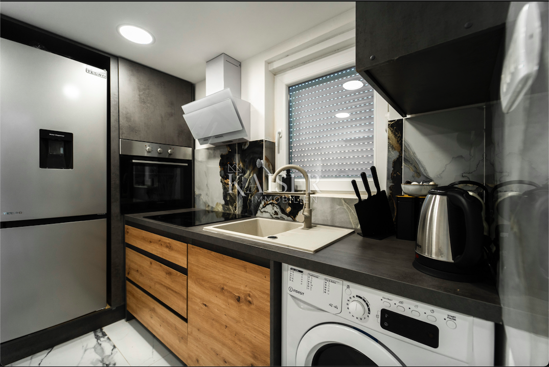 Zadar – Poluotok | Elegantno opremljeno 3-sobno stanovanje v zgodovinskem središču