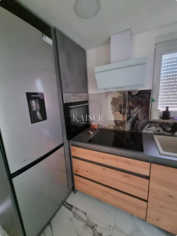 Zadar – Poluotok | Elegantno opremljeno 3-sobno stanovanje v zgodovinskem središču