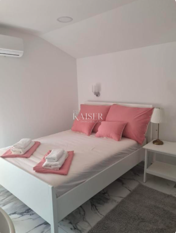 Zadar – Poluotok | Elegantno opremljeno 3-sobno stanovanje v zgodovinskem središču