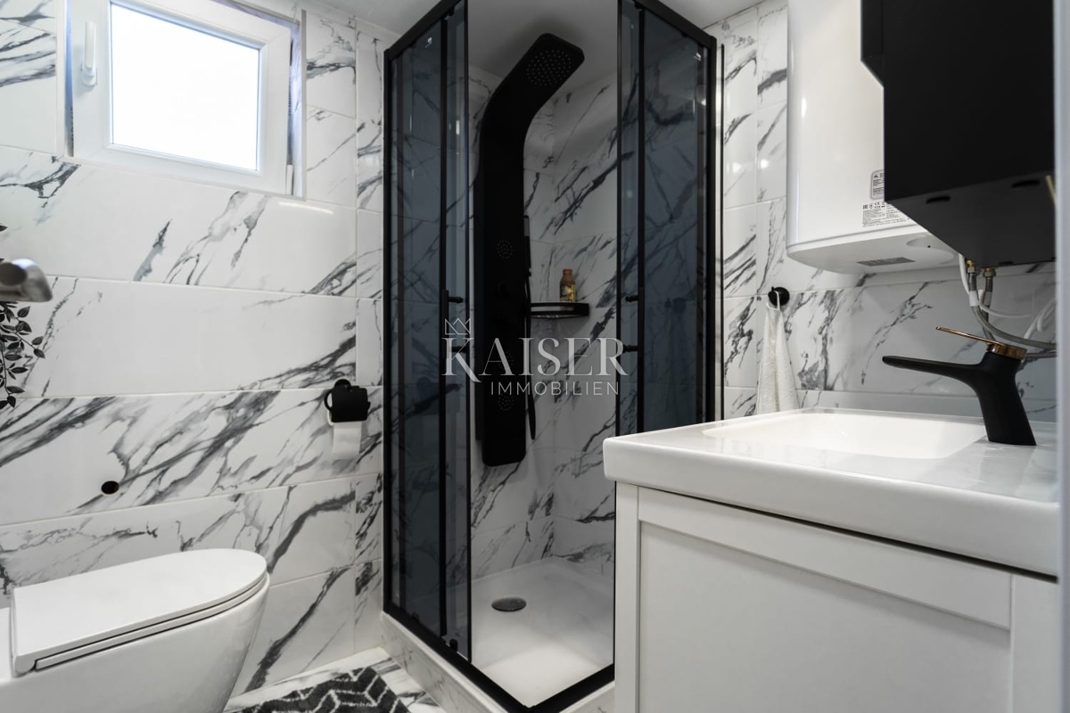 Zadar – Poluotok | Elegantno opremljeno 3-sobno stanovanje v zgodovinskem središču