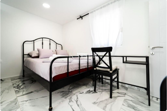 Zadar – Poluotok | Elegantno opremljeno 3-sobno stanovanje v zgodovinskem središču