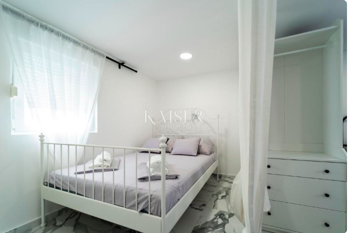 Zadar – Poluotok | Elegantno opremljeno 3-sobno stanovanje v zgodovinskem središču