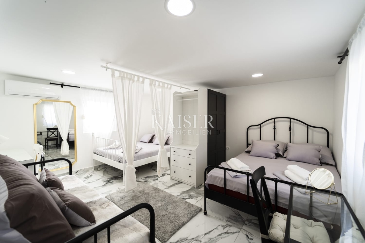 Zadar – Poluotok | Elegantno opremljeno 3-sobno stanovanje v zgodovinskem središču