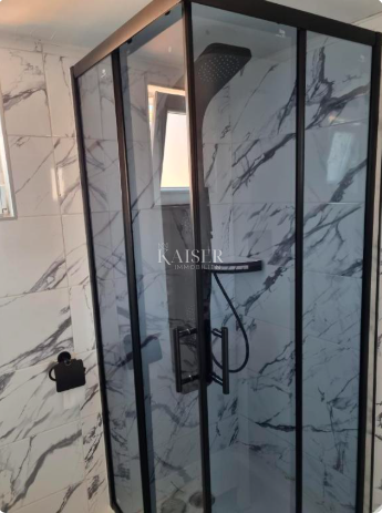 Zadar – Poluotok | Elegantno opremljeno 3-sobno stanovanje v zgodovinskem središču