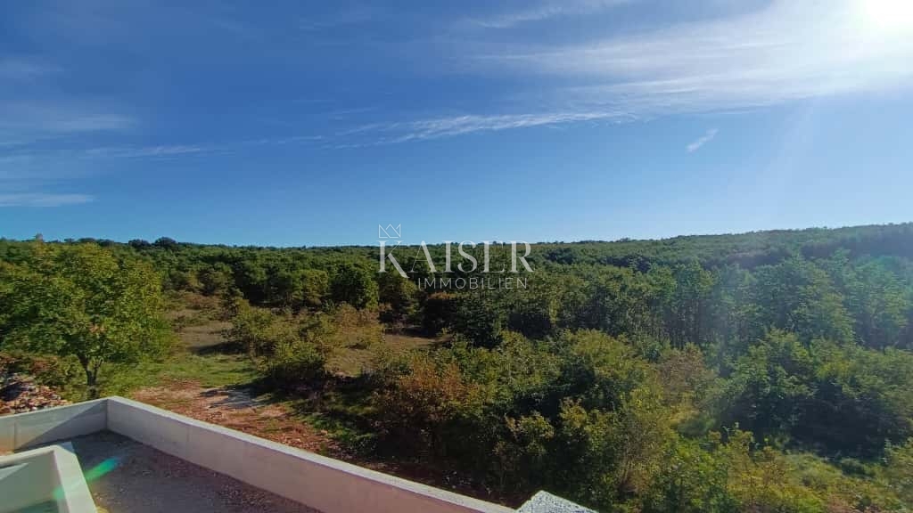 Istra, Vodnjan - moderna polsamostojna vila 260m2 z bazenom v mirnem okolju