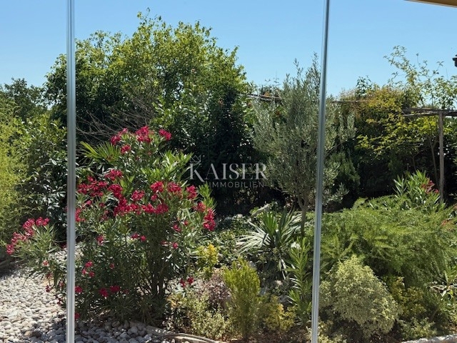 Istra - Umag, nova hiša z opremo in vrtom