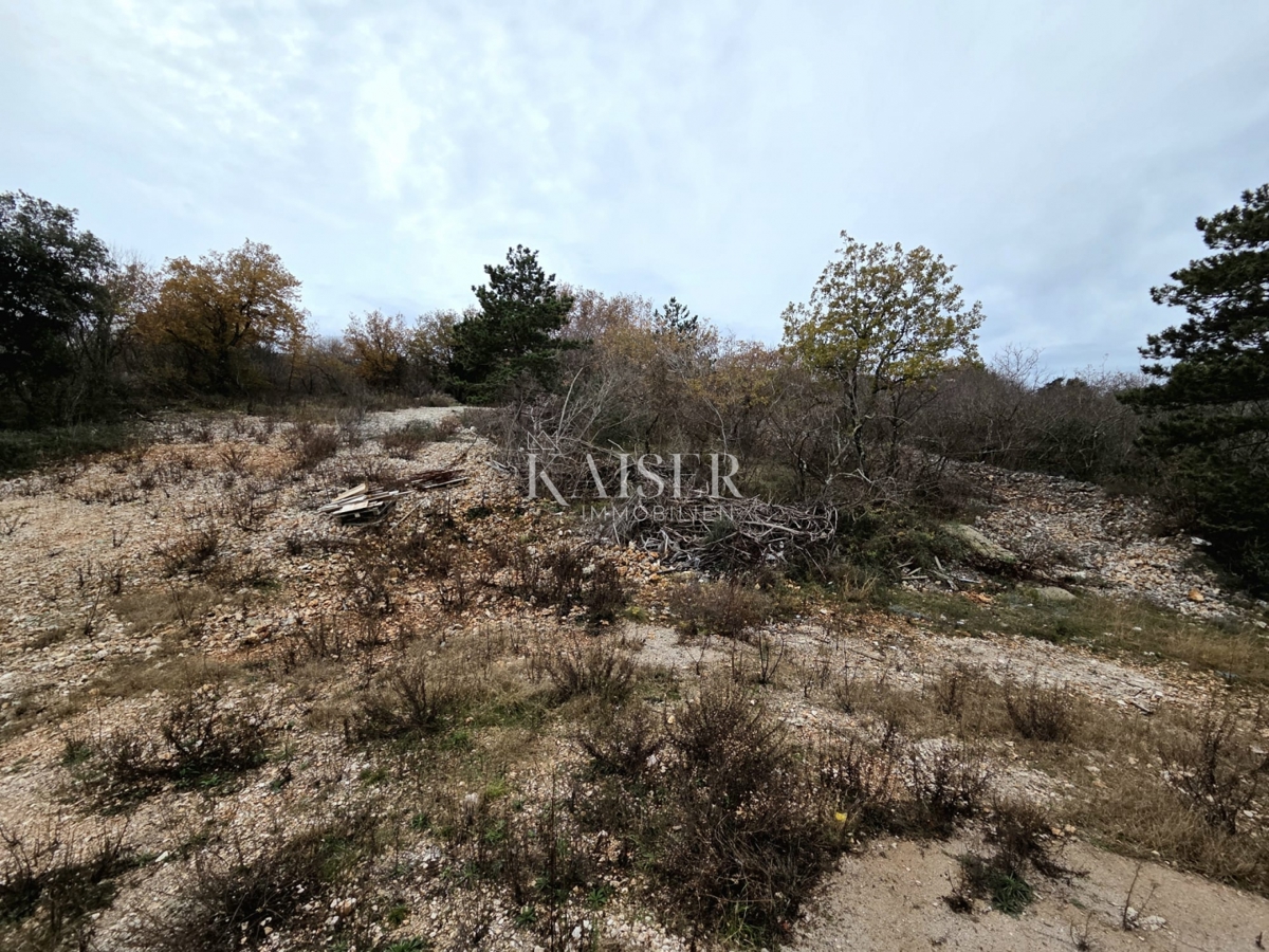 Krk, Vrbnik - gradbeno zemljišče 2700m2, pogled na morje