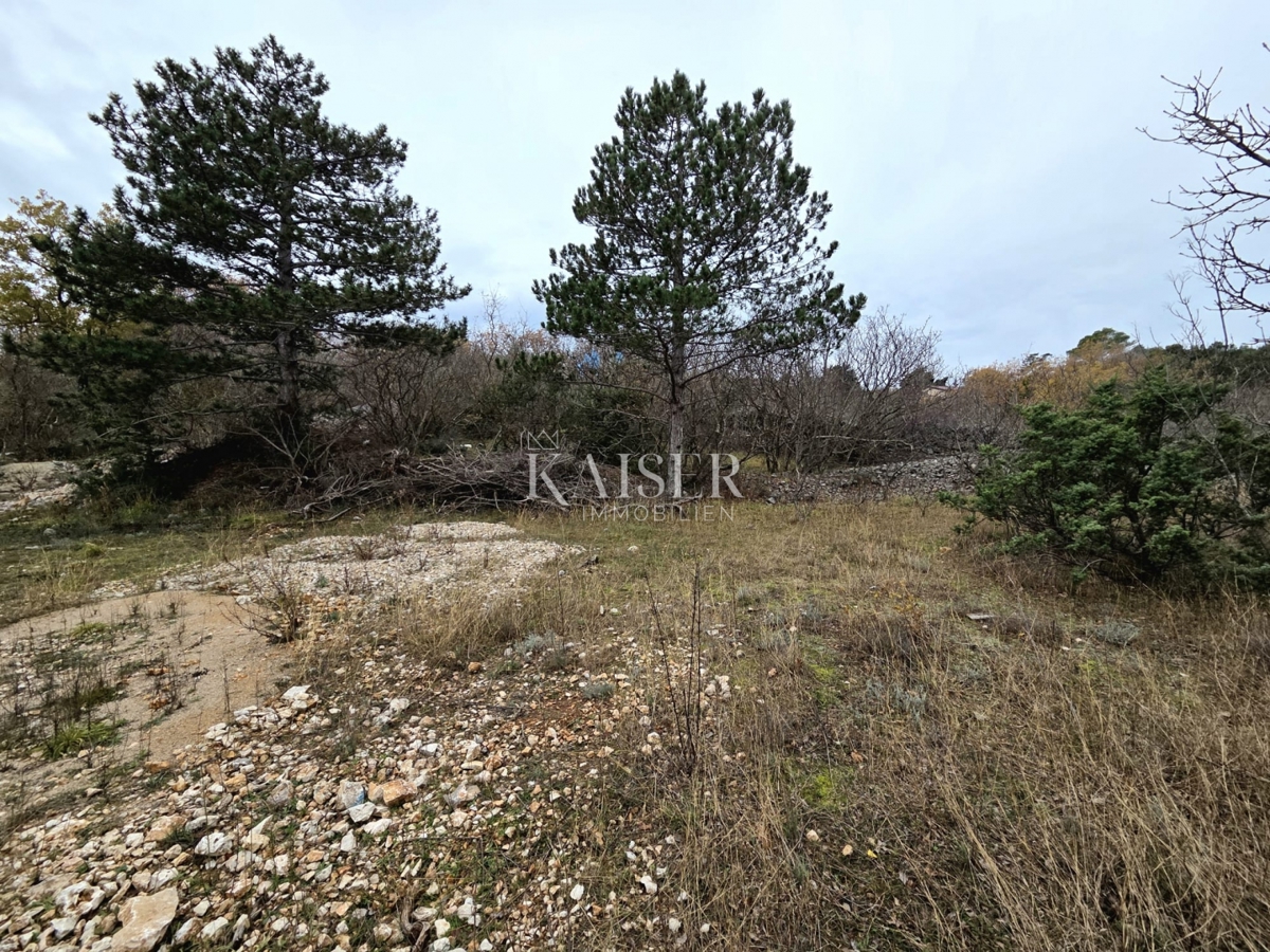 Krk, Vrbnik - gradbeno zemljišče 2700m2, pogled na morje