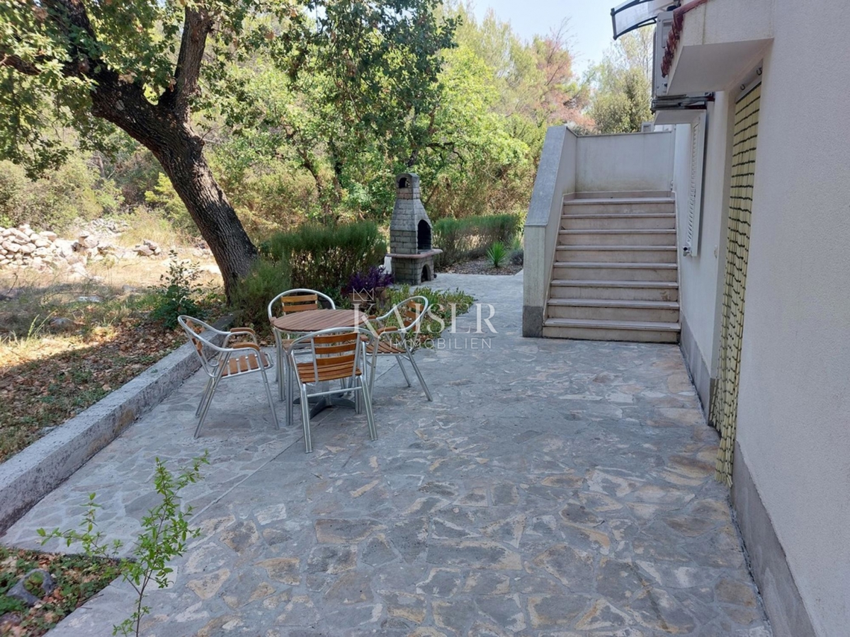 Pritlično stanovanje z dvoriščem, idealno za družine, Rogoznica – Lozica