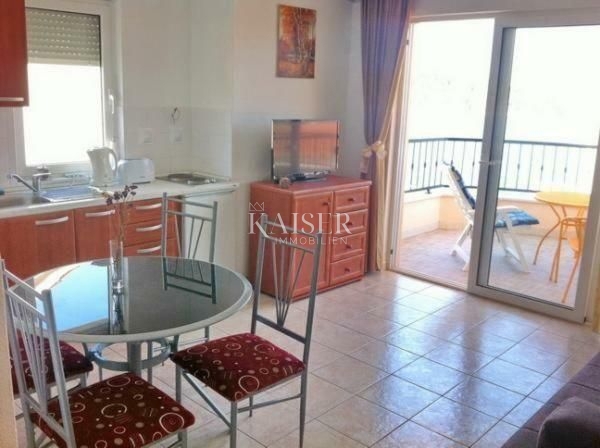 Ražanj, Rogoznica - Apartmajska hiša s 4 enotami in panoramskim pogledom na morje