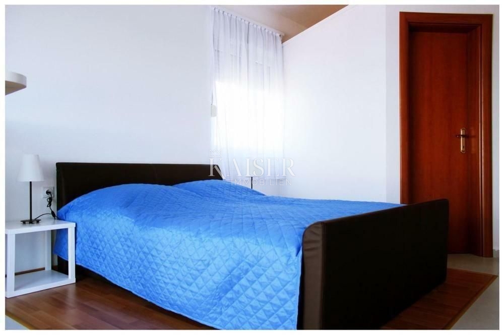 Ražanj, Rogoznica - Apartmajska hiša s 4 enotami in panoramskim pogledom na morje