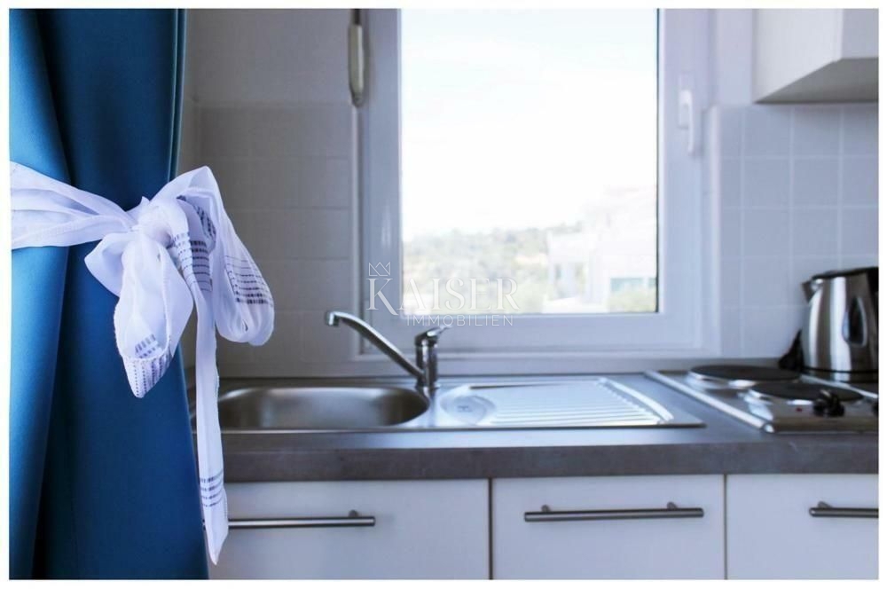 Ražanj, Rogoznica - Apartmajska hiša s 4 enotami in panoramskim pogledom na morje