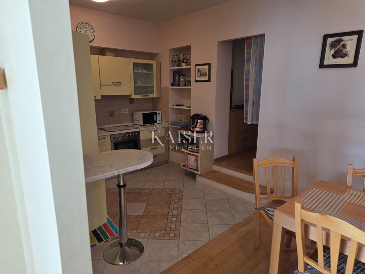 Opatija, dvoetažno stanovanje s teraso in parkiriščem v bližini centra, 147m2