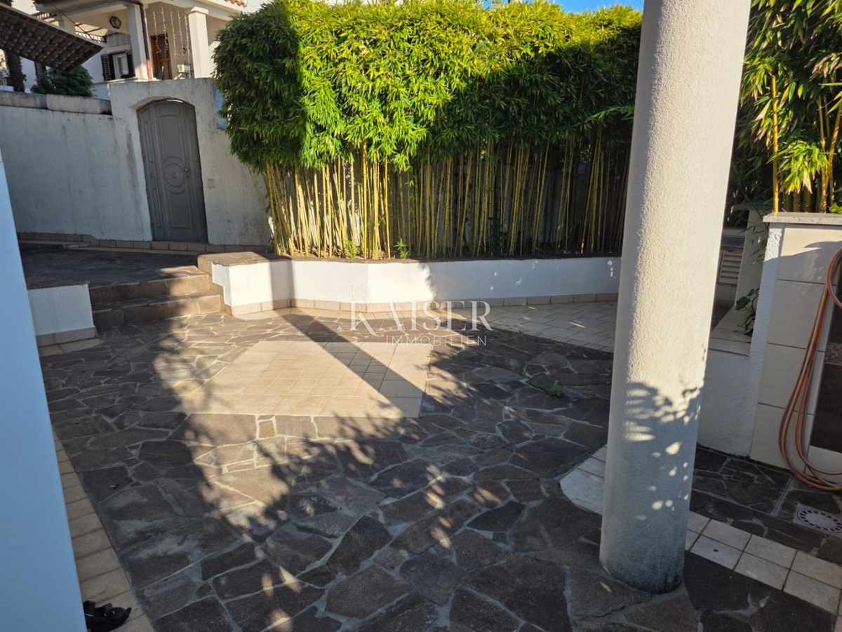 Opatija, dvoetažno stanovanje s teraso in parkiriščem v bližini centra, 147m2