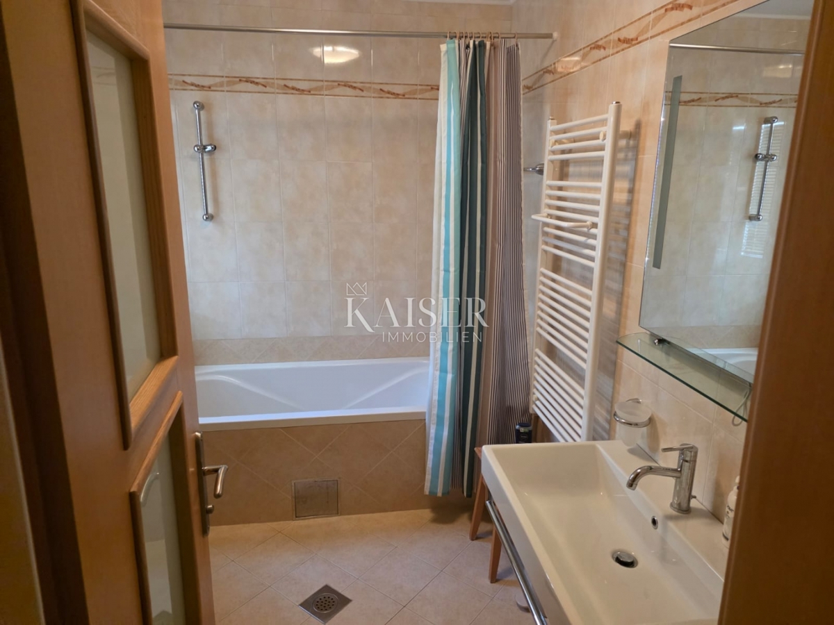 Opatija, dvoetažno stanovanje s teraso in parkiriščem v bližini centra, 147m2