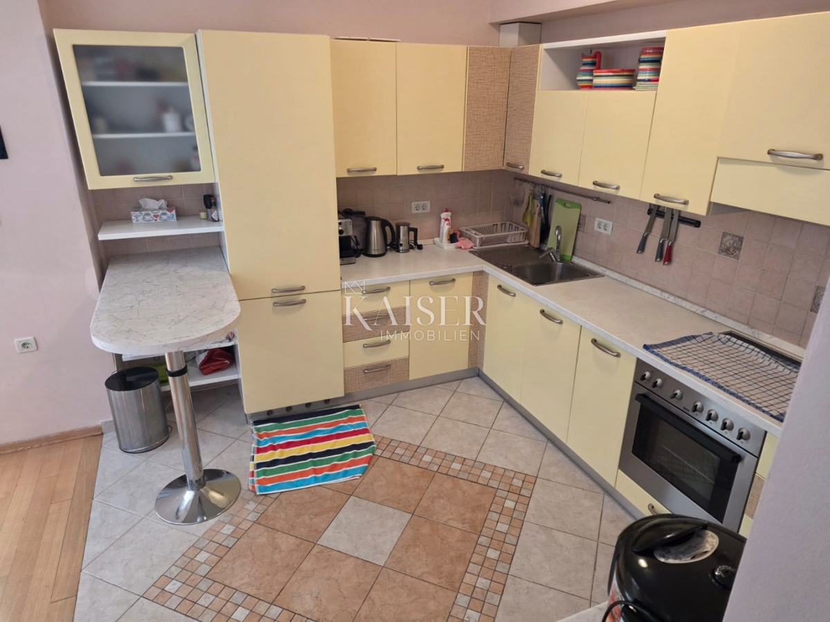 Opatija, dvoetažno stanovanje s teraso in parkiriščem v bližini centra, 147m2