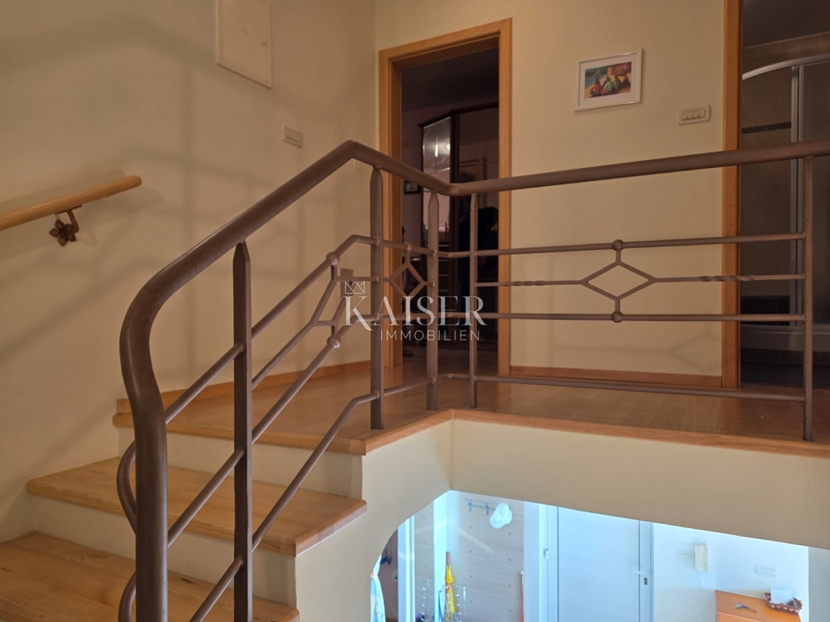 Opatija, dvoetažno stanovanje s teraso in parkiriščem v bližini centra, 147m2