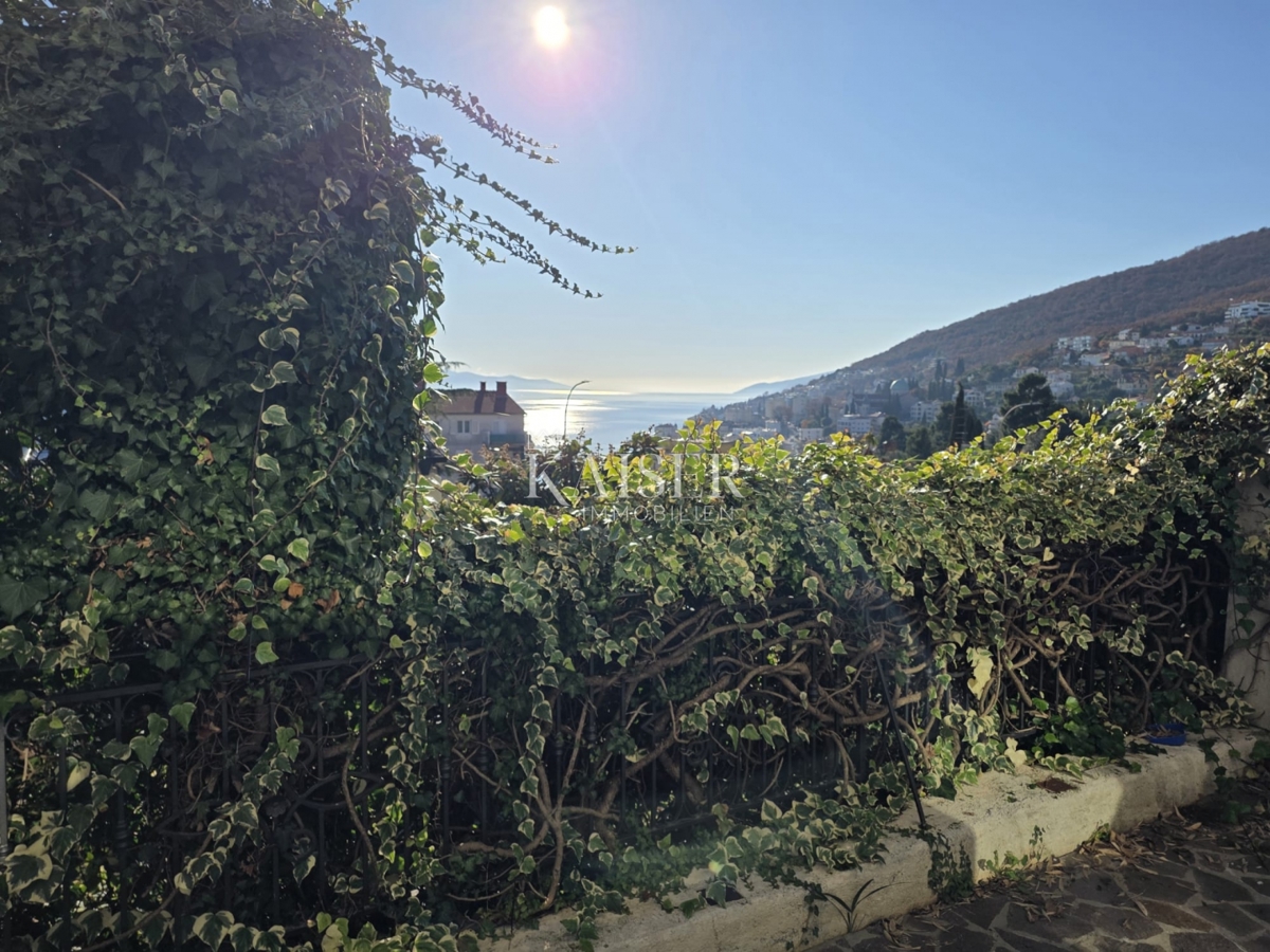 Opatija, dvoetažno stanovanje s teraso in parkiriščem v bližini centra, 147m2