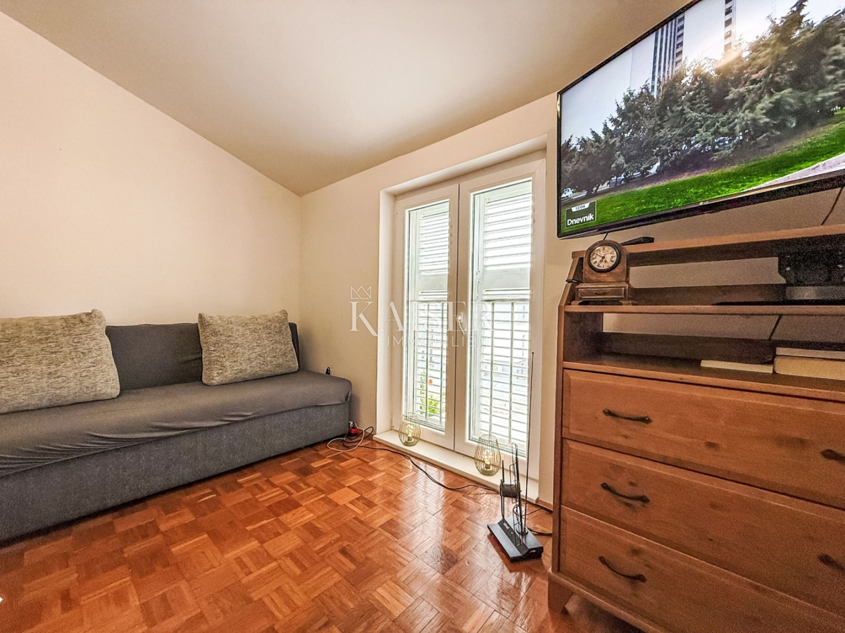 Pag, Novalja - hiša 117m2 z garažo in vrtom