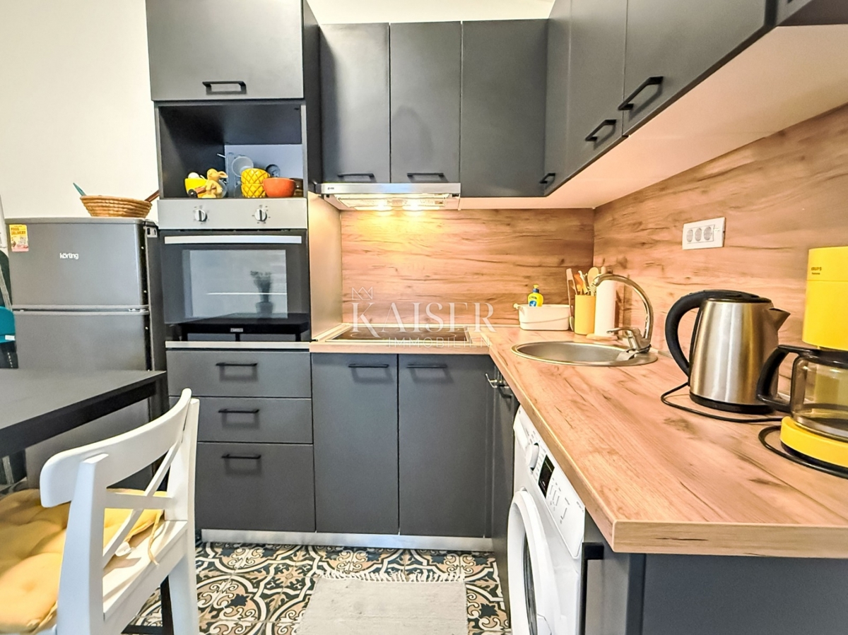 Pag, Novalja - hiša 117m2 z garažo in vrtom