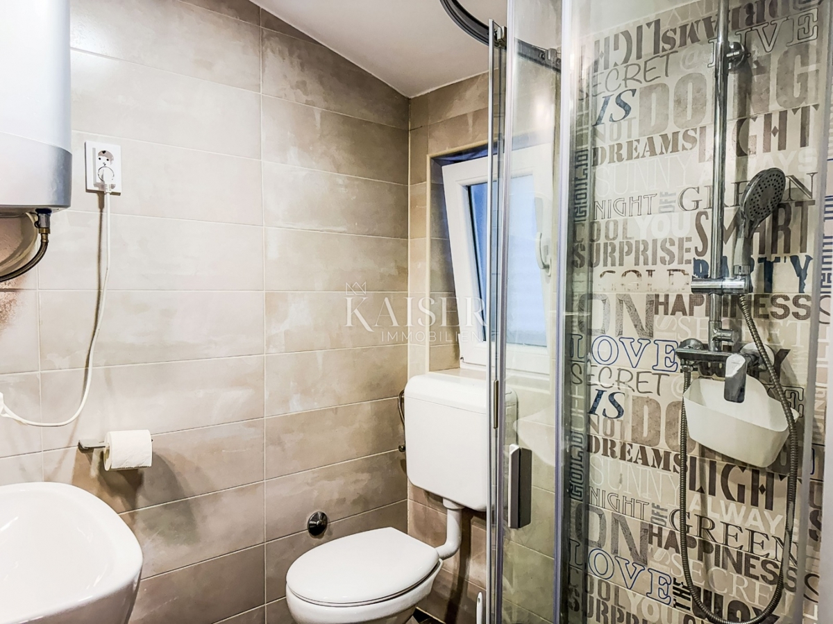 Pag, Novalja - hiša 117m2 z garažo in vrtom