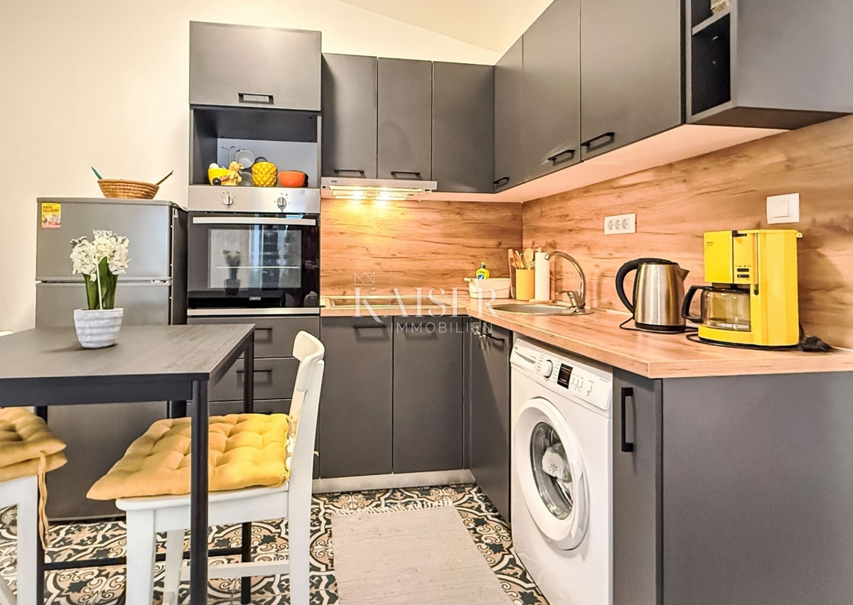 Pag, Novalja - hiša 117m2 z garažo in vrtom