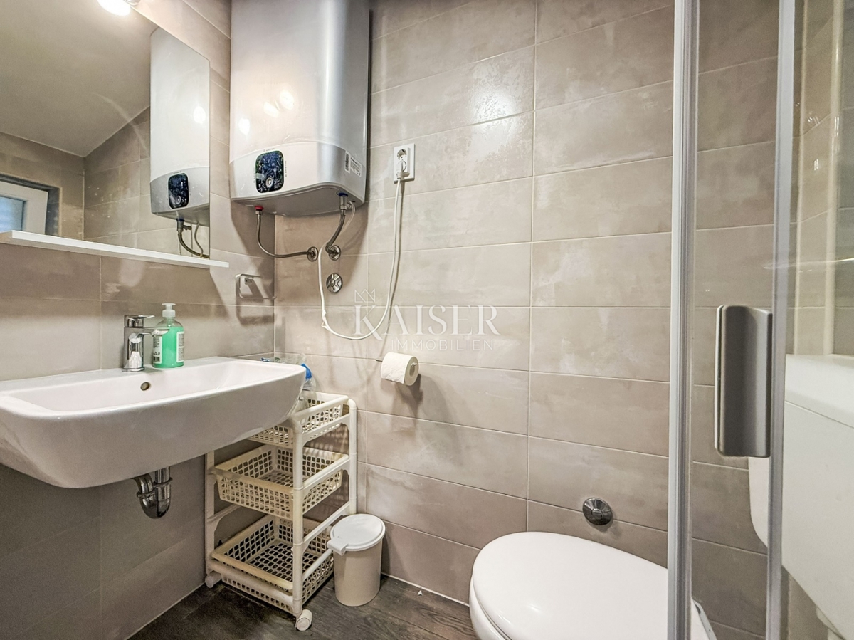 Pag, Novalja - hiša 117m2 z garažo in vrtom