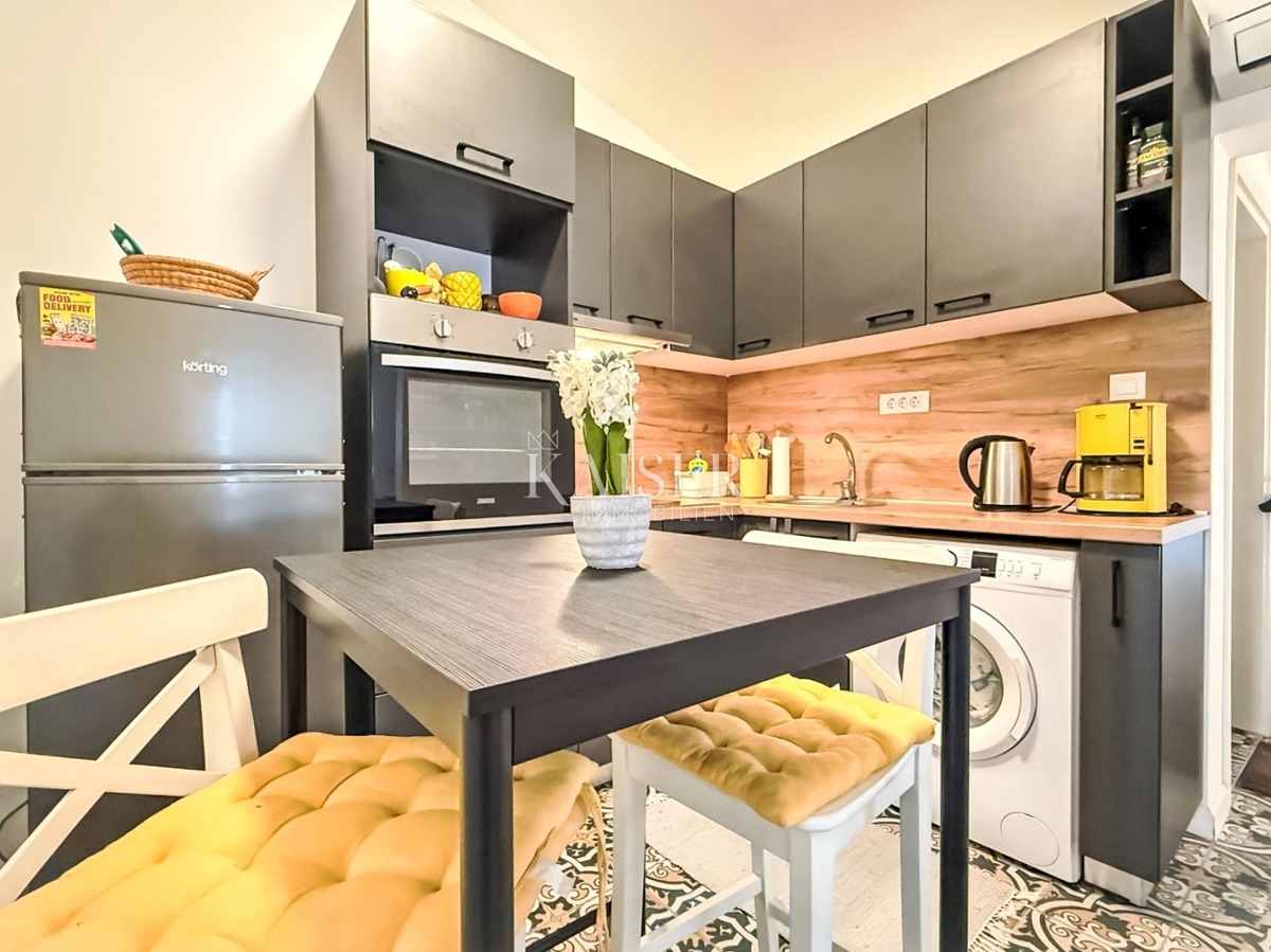 Pag, Novalja - hiša 117m2 z garažo in vrtom