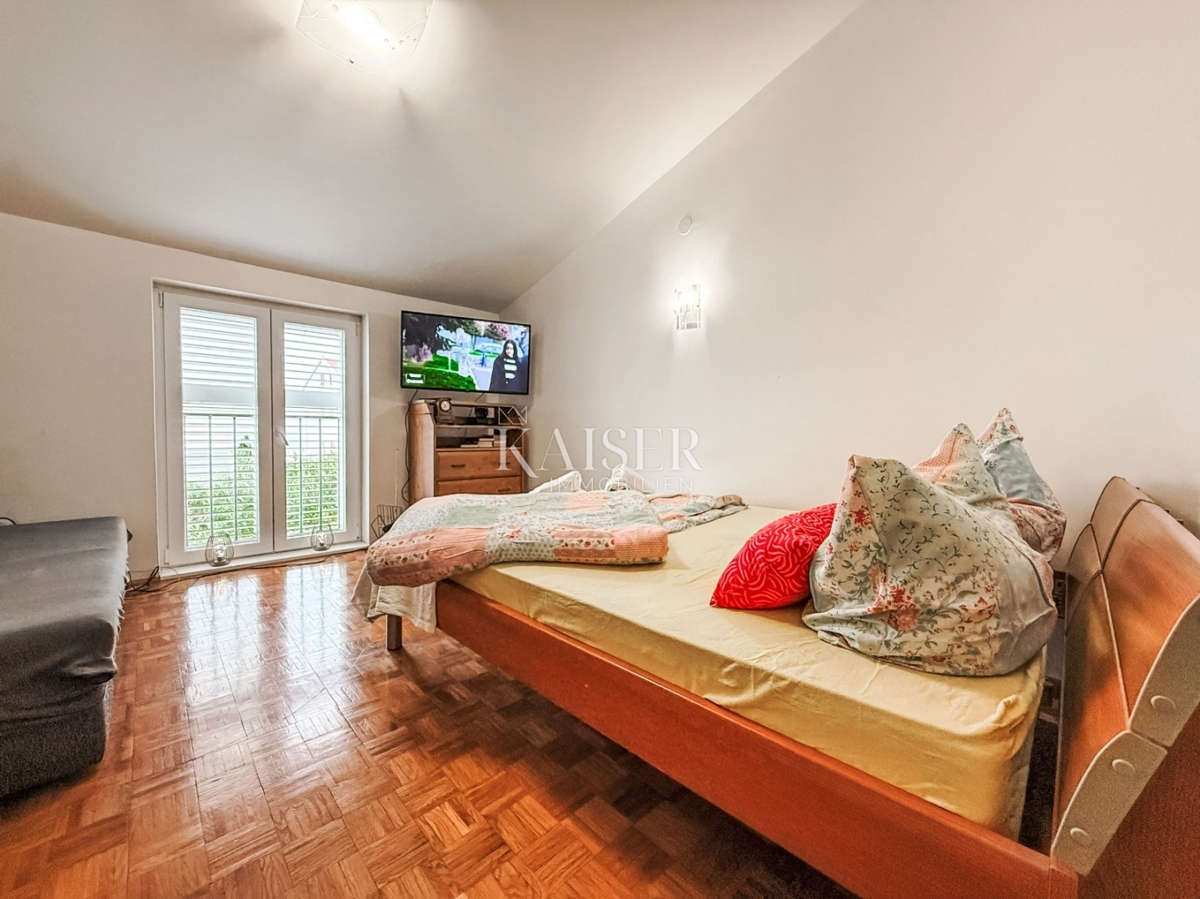 Pag, Novalja - hiša 117m2 z garažo in vrtom