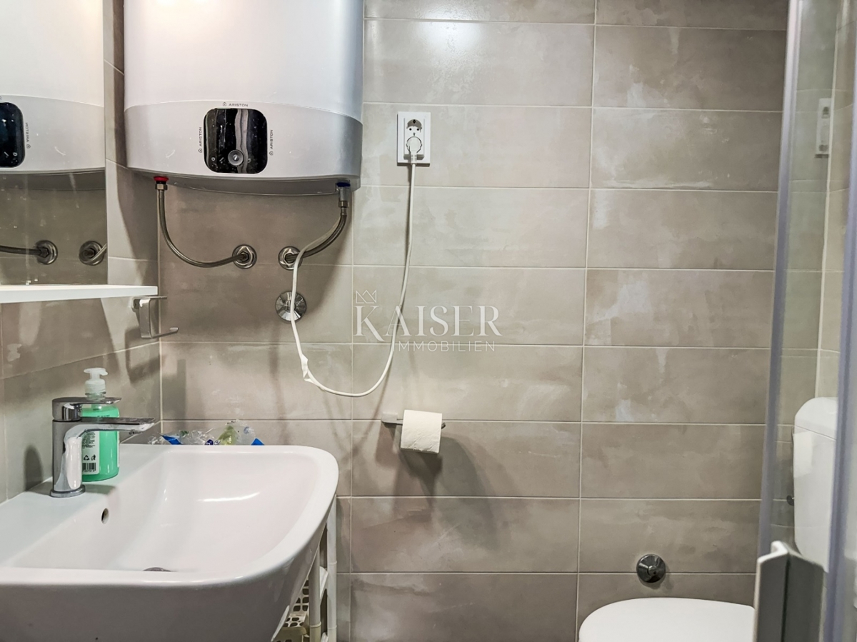 Pag, Novalja - hiša 117m2 z garažo in vrtom