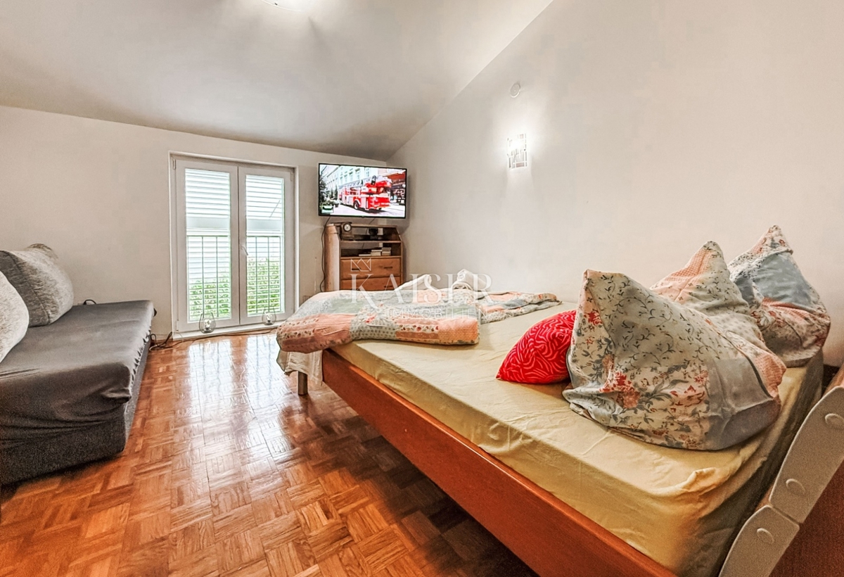 Pag, Novalja - hiša 117m2 z garažo in vrtom