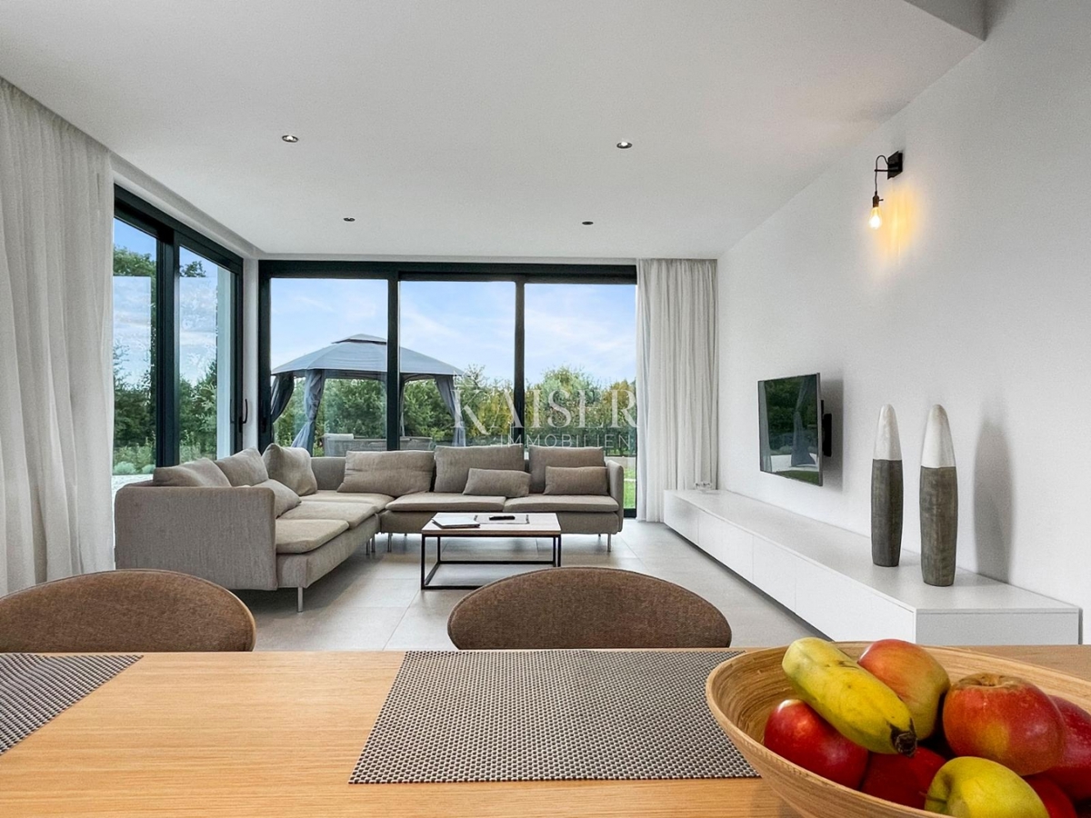 Istra - Poreč, moderna vila z bazenom in wellnessom