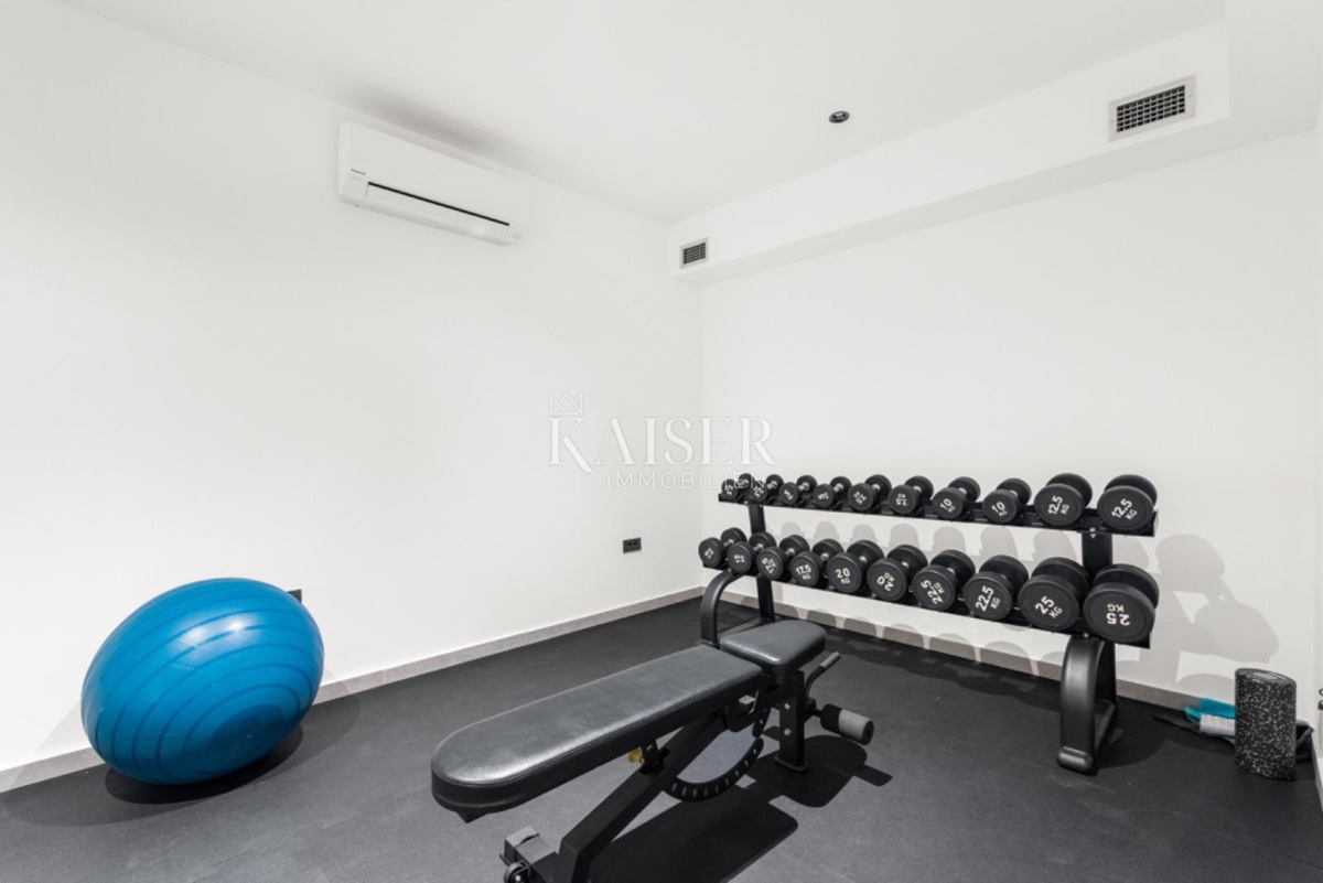 Istra - Poreč, moderna vila z bazenom in wellnessom