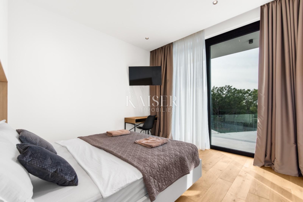 Istra - Poreč, moderna vila z bazenom in wellnessom