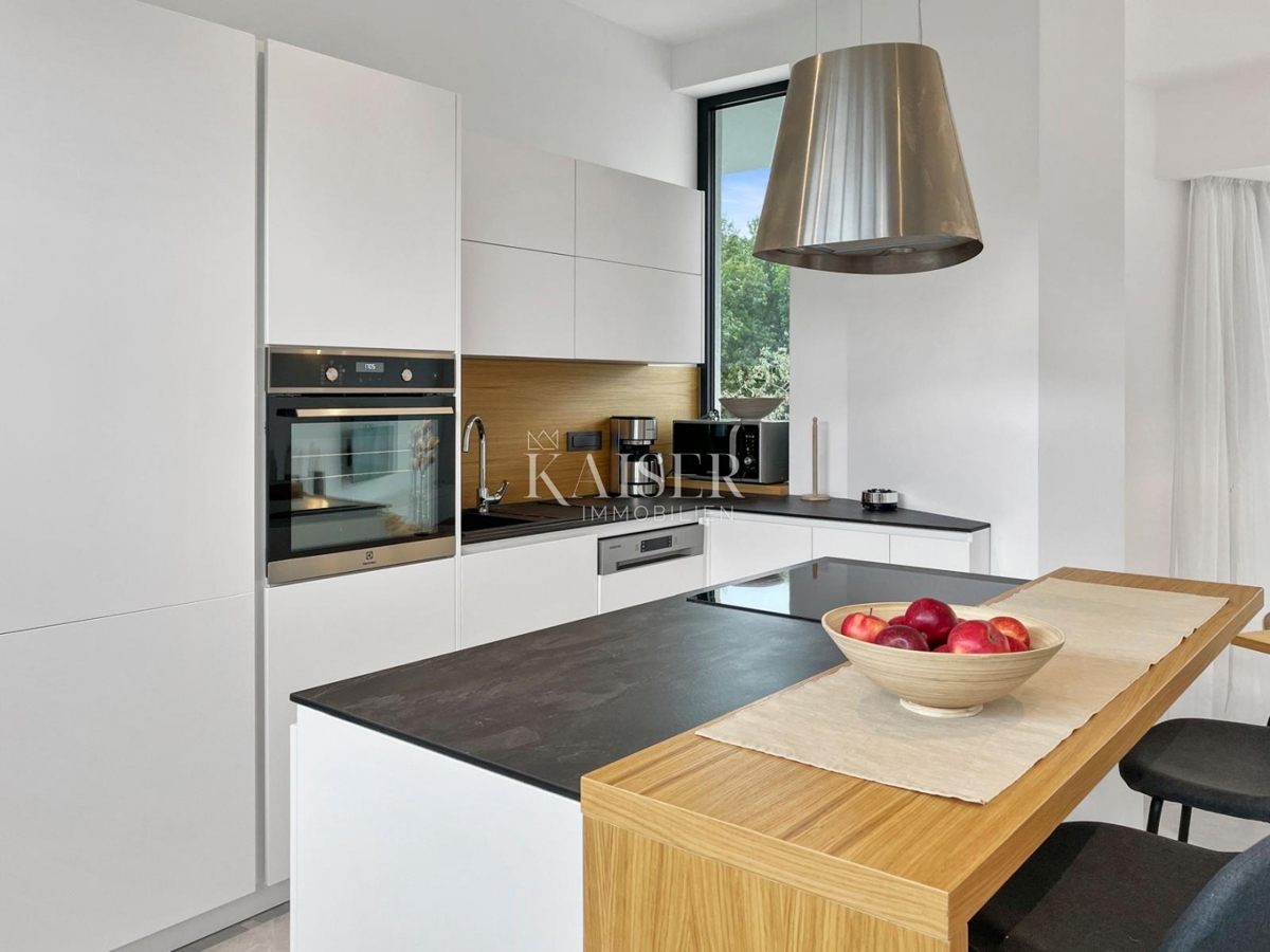 Istra - Poreč, moderna vila z bazenom in wellnessom