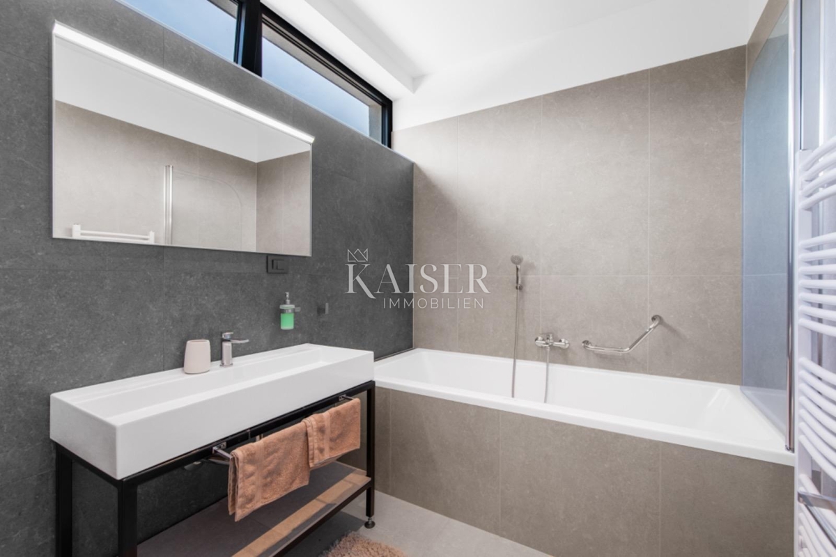 Istra - Poreč, moderna vila z bazenom in wellnessom