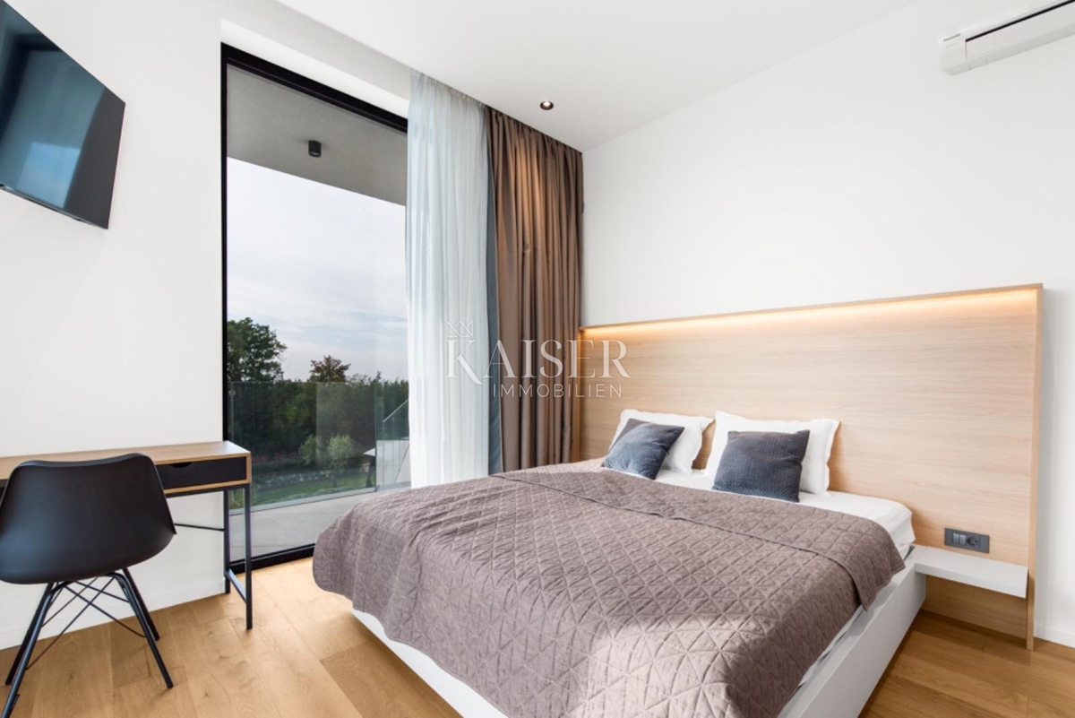 Istra - Poreč, moderna vila z bazenom in wellnessom