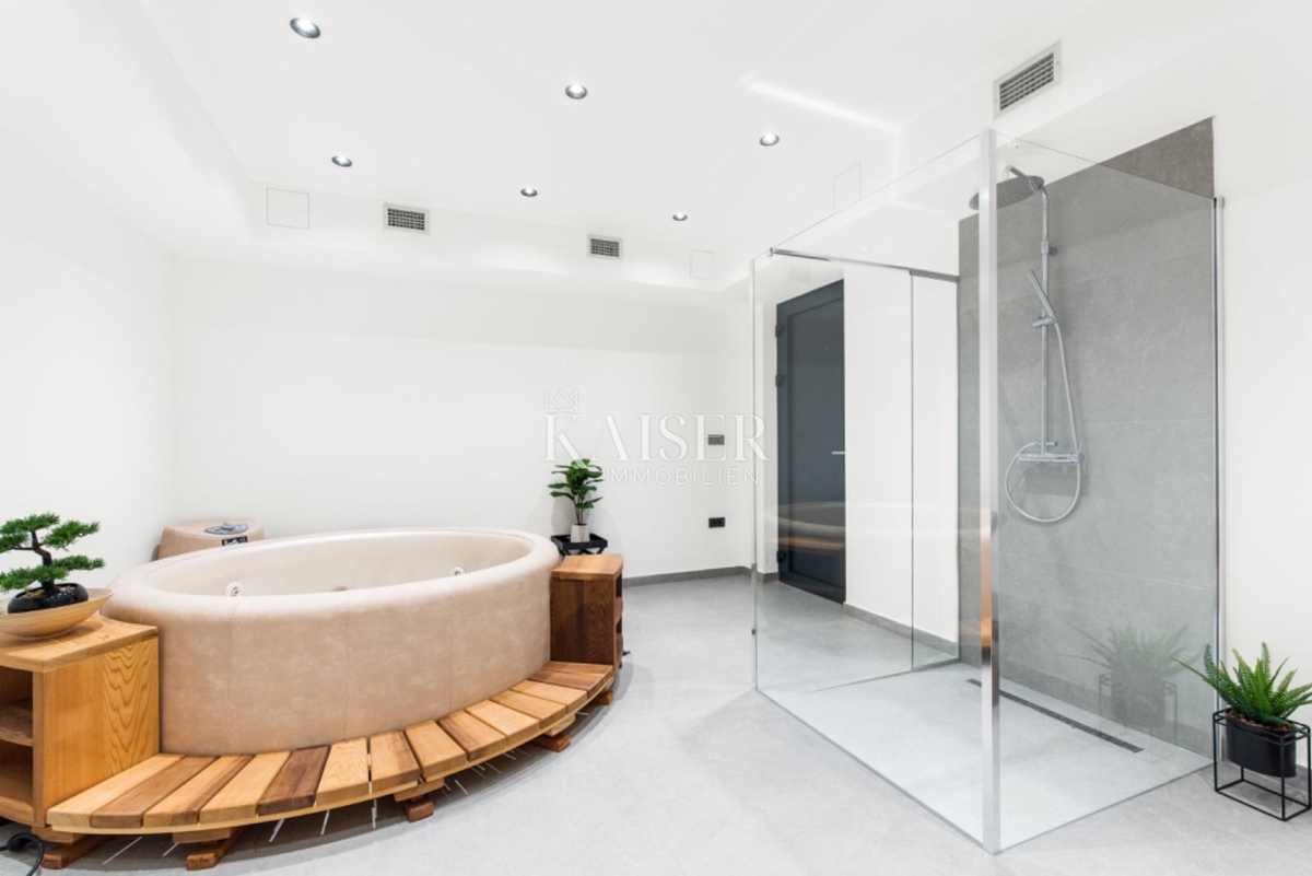 Istra - Poreč, moderna vila z bazenom in wellnessom