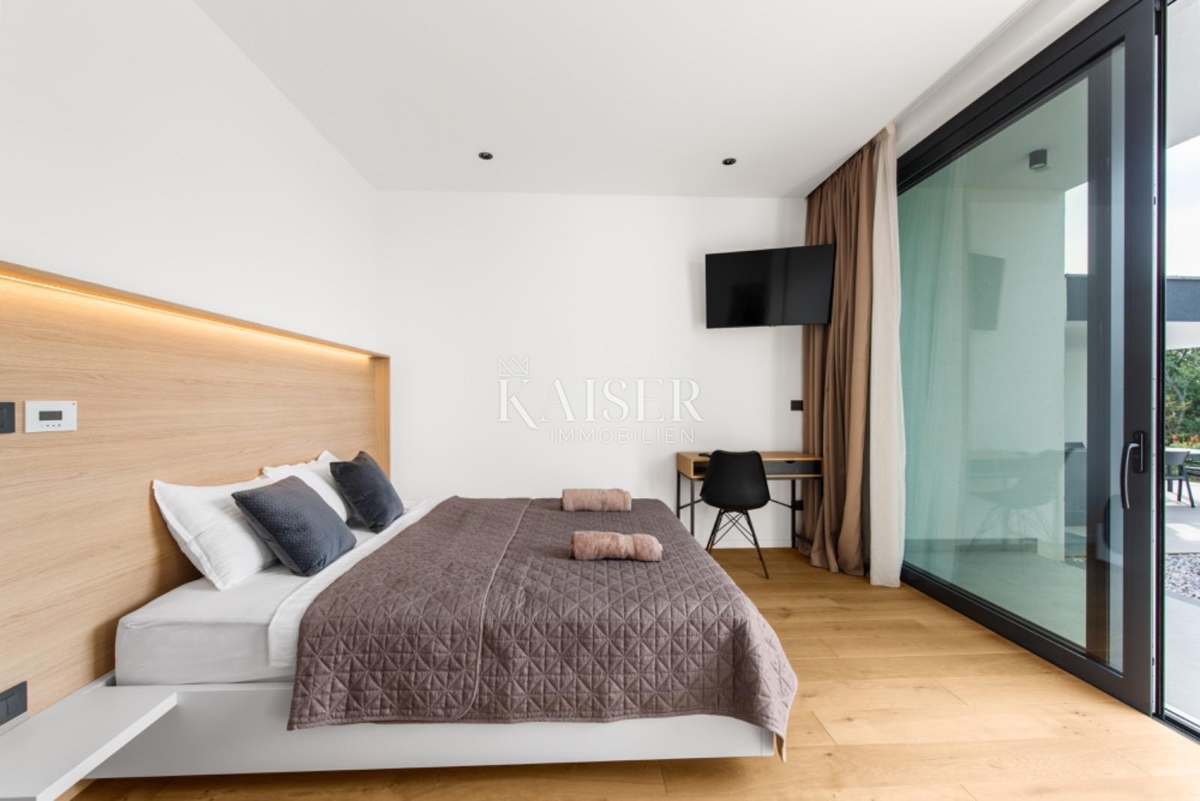 Istra - Poreč, moderna vila z bazenom in wellnessom