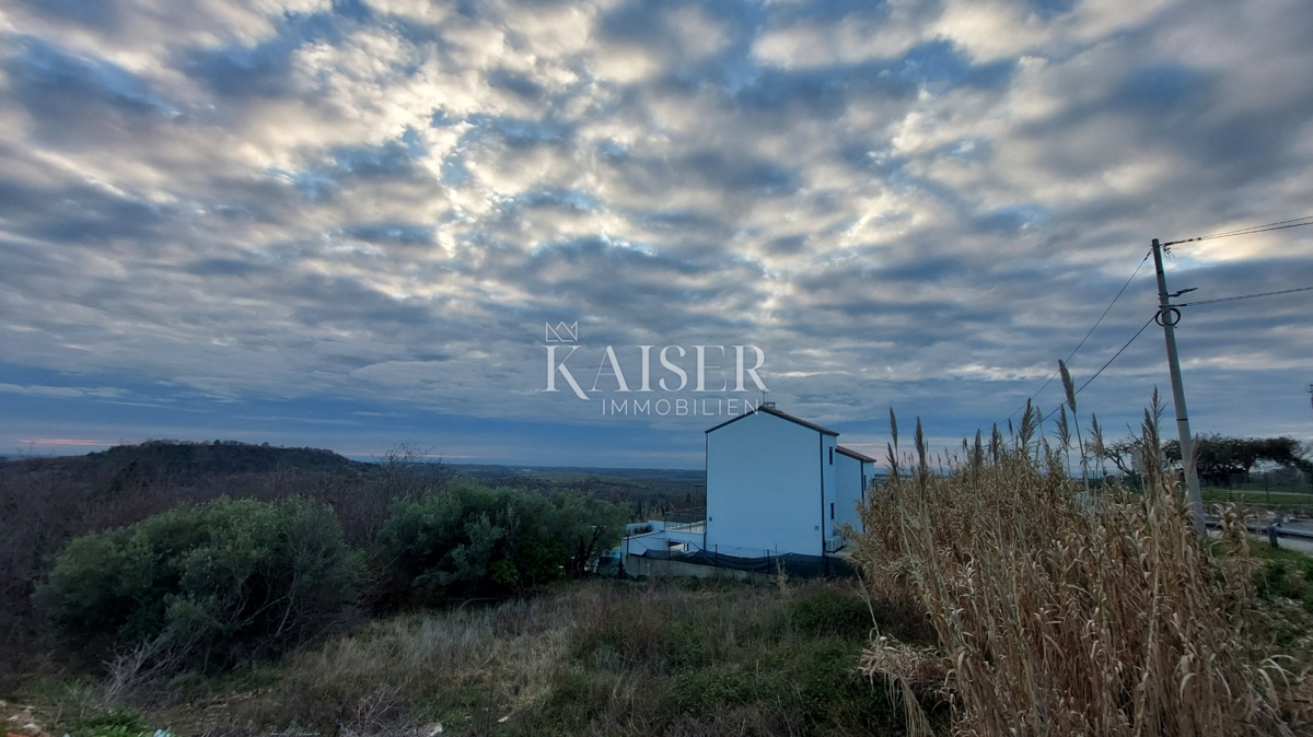 Istra, Buje - gradbeno zemljišče s čudovitim razgledom, 717m2