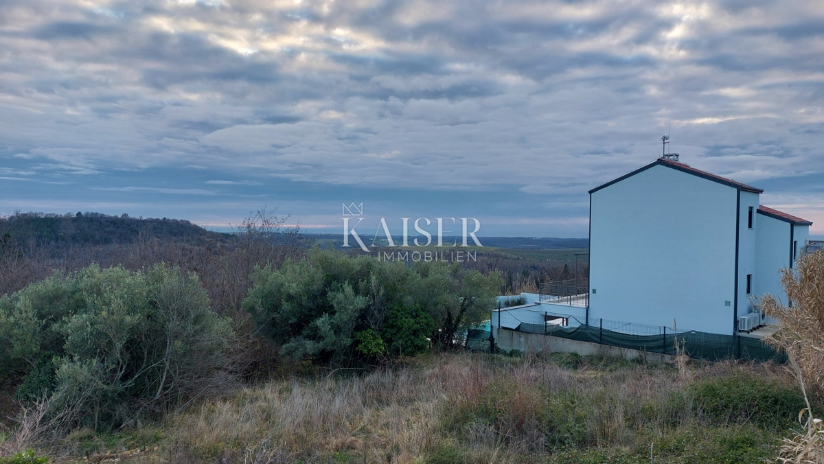 Istra, Buje - gradbeno zemljišče s čudovitim razgledom, 717m2
