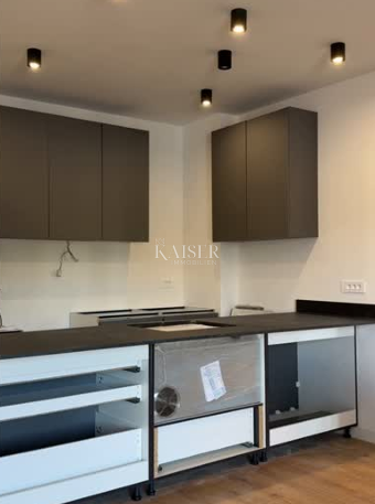 Marina, Trogir - Ekskluzivno, takoj vseljivo stanovanje s panoramskim razgledom in vrtom