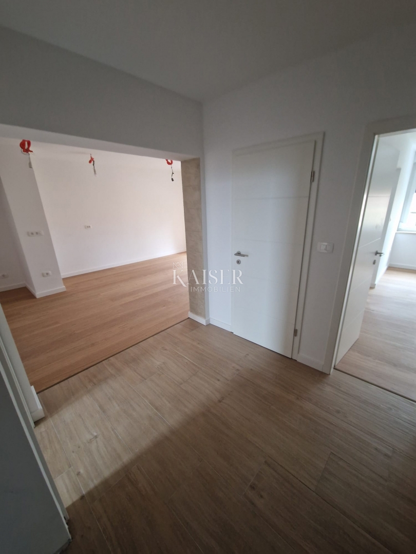 Istra, center Umaga, stanovanje 75m2 200m od morja