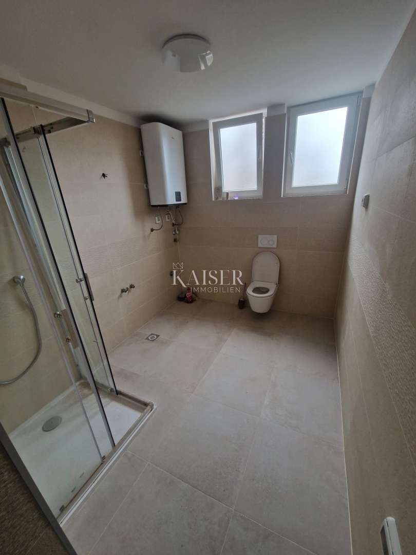 Istra, center Umaga, stanovanje 75m2 200m od morja