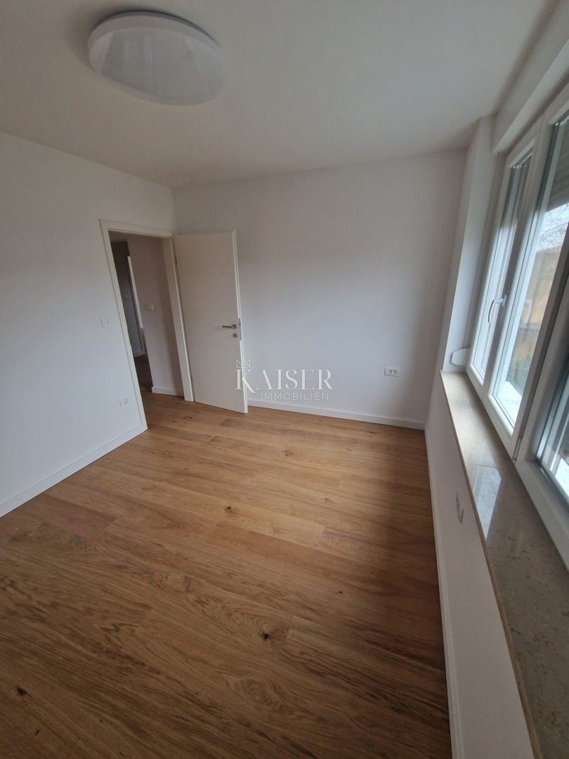 Istra, center Umaga, stanovanje 75m2 200m od morja